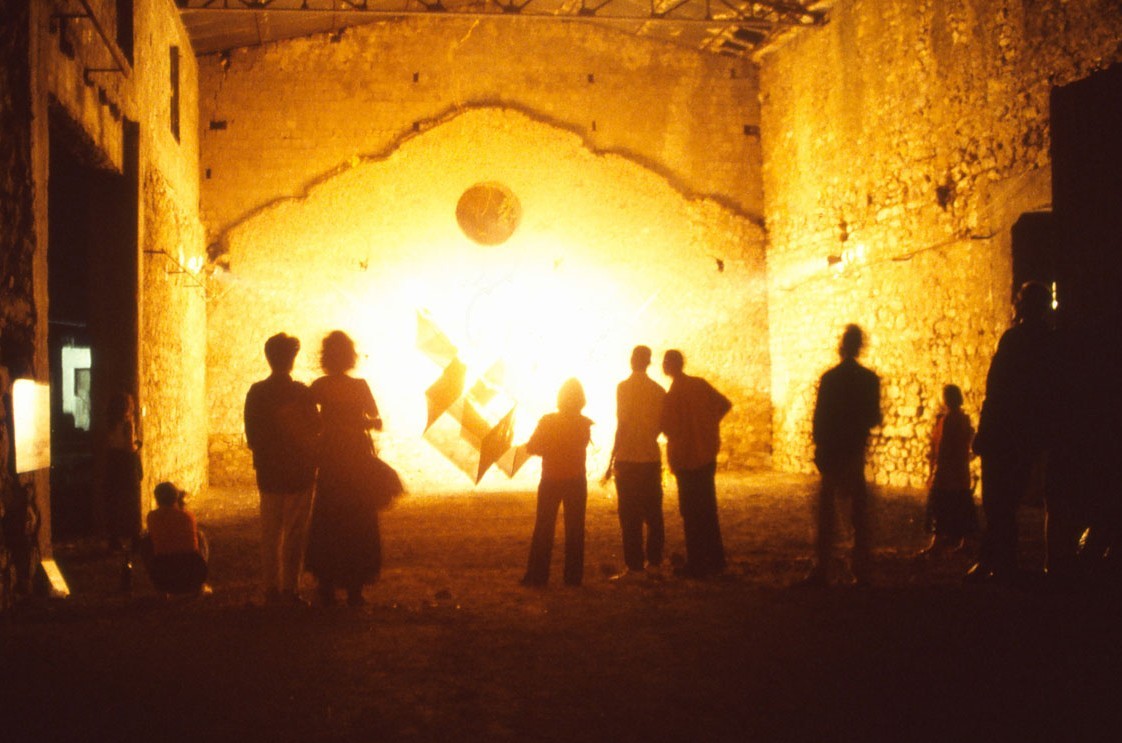 Centre of the World 1997, the burning, 550x550x550cm